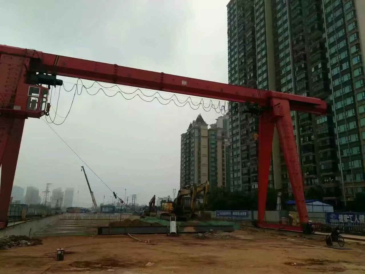 門(mén)式起重機(jī)出租_河南超值起重機(jī)租賃